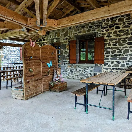 Maison De Nature Avec Grand Jardin Et Proximite La Chaise-dieu - Fr-1-582-242 Feriehus *